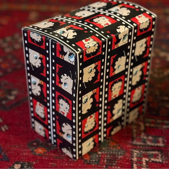 Vintage Betty Boop music box lot (2) with bonus lunchbox!!!! - Picture 14 of 16